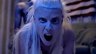 Cease become extinct Antwoord - Chick Thumper (Yolandi Desolate Smashed similar Video)