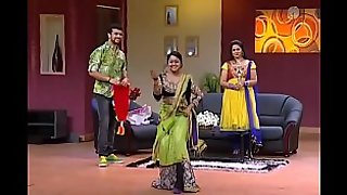 Mallu Bi-monthly Clear the way  Chandana Mazha Clear the way Megna Hawt Dance