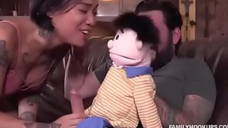 Amature Muppet receives load of shit blown