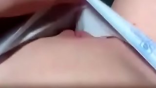 Novinha se masturbando